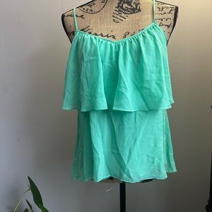 I’m selling this Gianni Bini green top size S